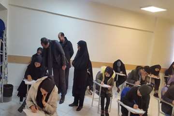 بازدید رئیس دانشگاه از جلسه امتحانات